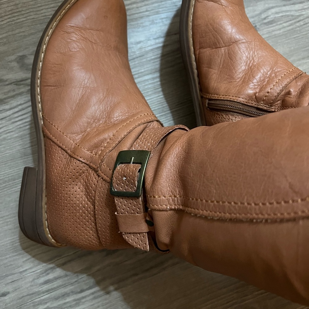Stylish Leather Tan Leather Half Calf Boots, Size 6.